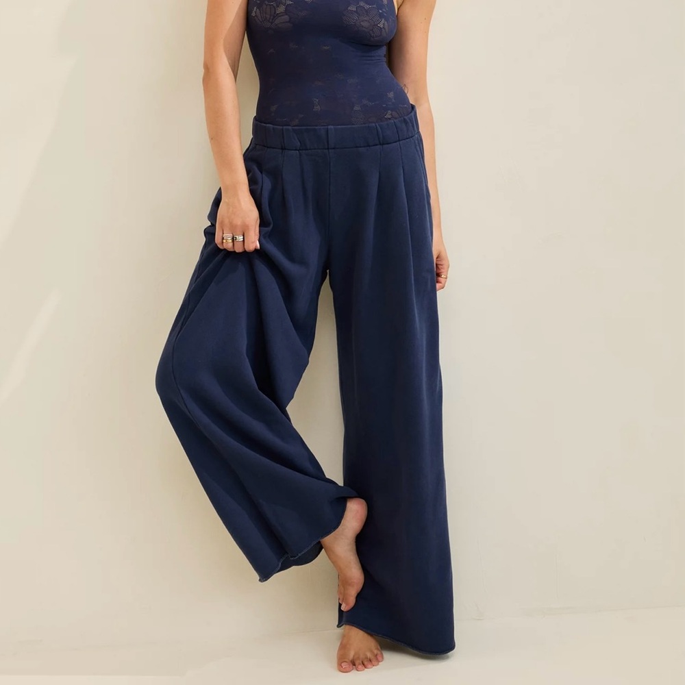 Aerie street trousers.